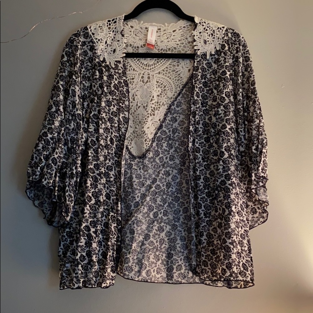 No Boundaries Kimono Size L